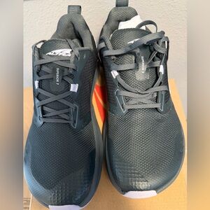 Altra women’s 8 superior 7- new in box